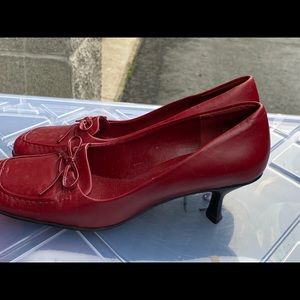 Apostrophe Red Leather Bows Sandals Size 5.5M